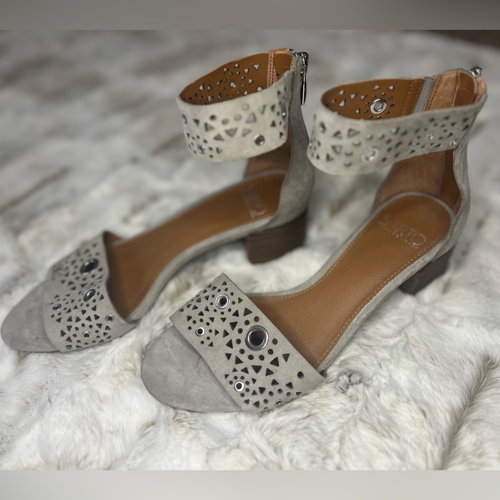Franco Sarto Fidela Women's leather Gray Ankle Strap Sandals size 5.5